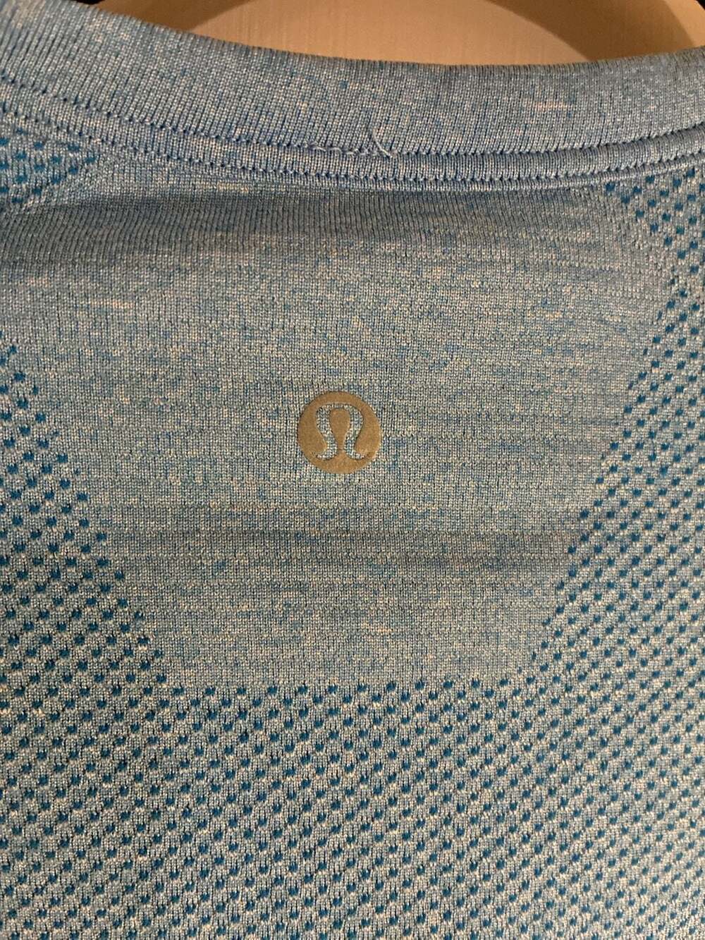 Lululemon Long Sleeve Men’s Henley Size M Blue Athletic Shirt